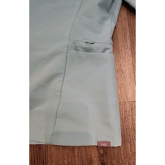 Figs Scrubs Womens Medium Top Agua Teal Work Uniform Medical Blue - Picture 3 of 10